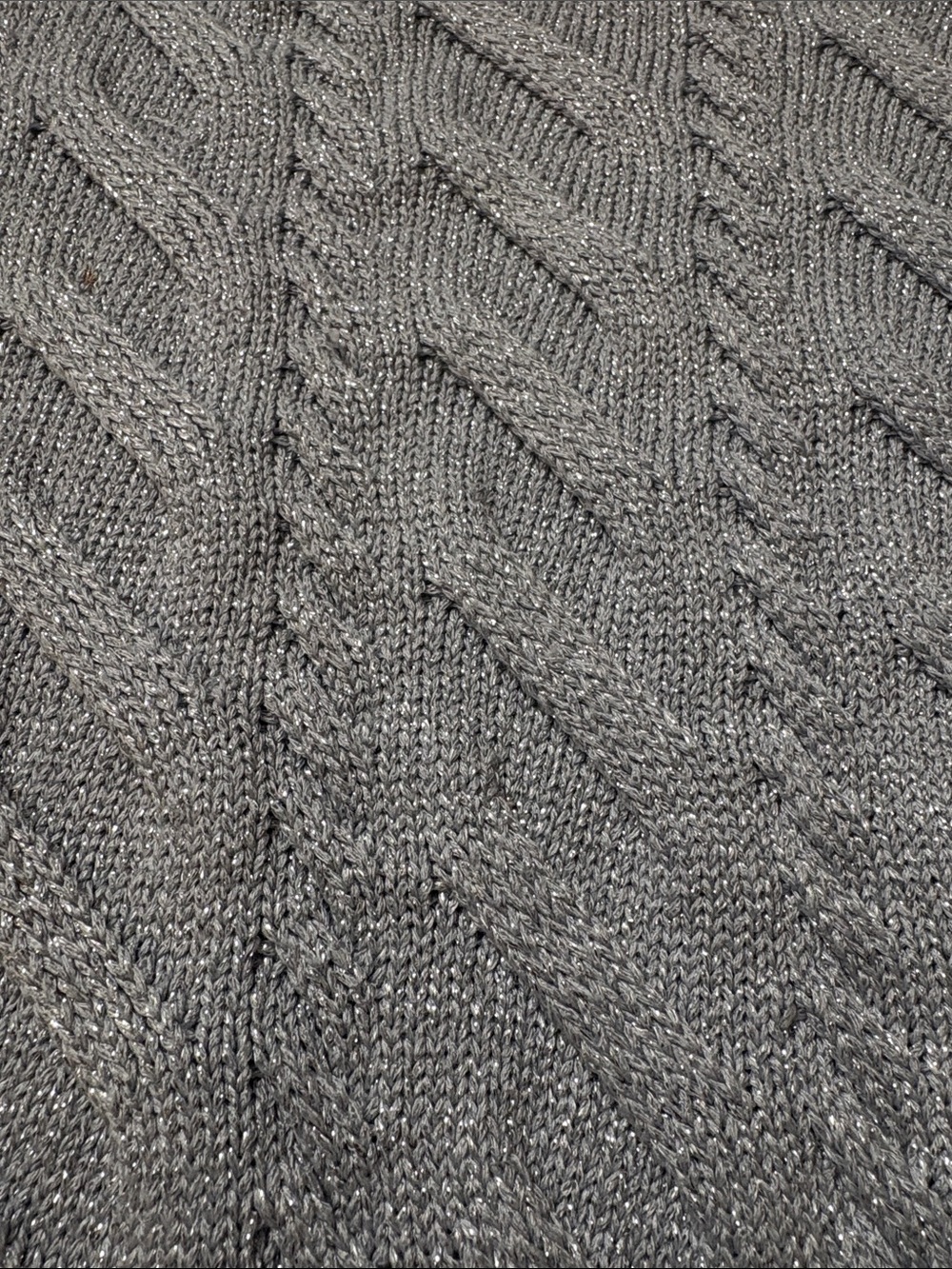 Silver Cable-Knit Sleeveless Sweater - Picture 3 of 3